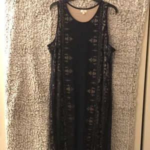 💜Black sleeveless dress with patterned designs.💜
